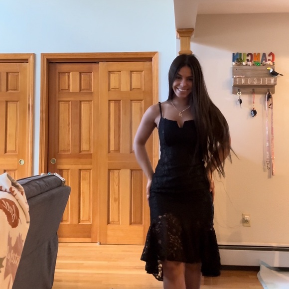 Black dress - Picture 3 of 7